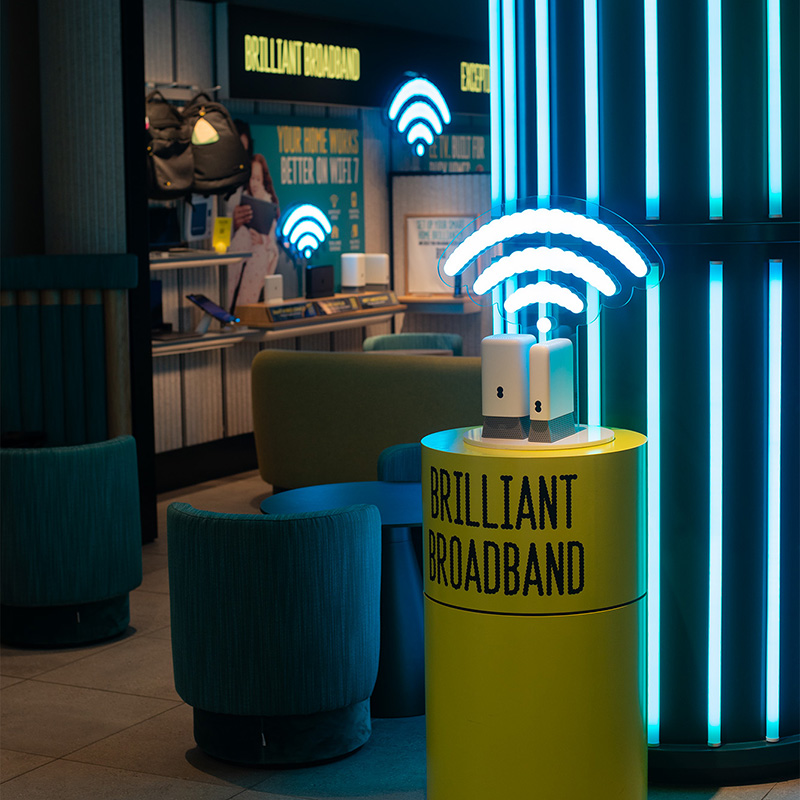 EE = WIFI 7 Stratford - Merchandizing Display